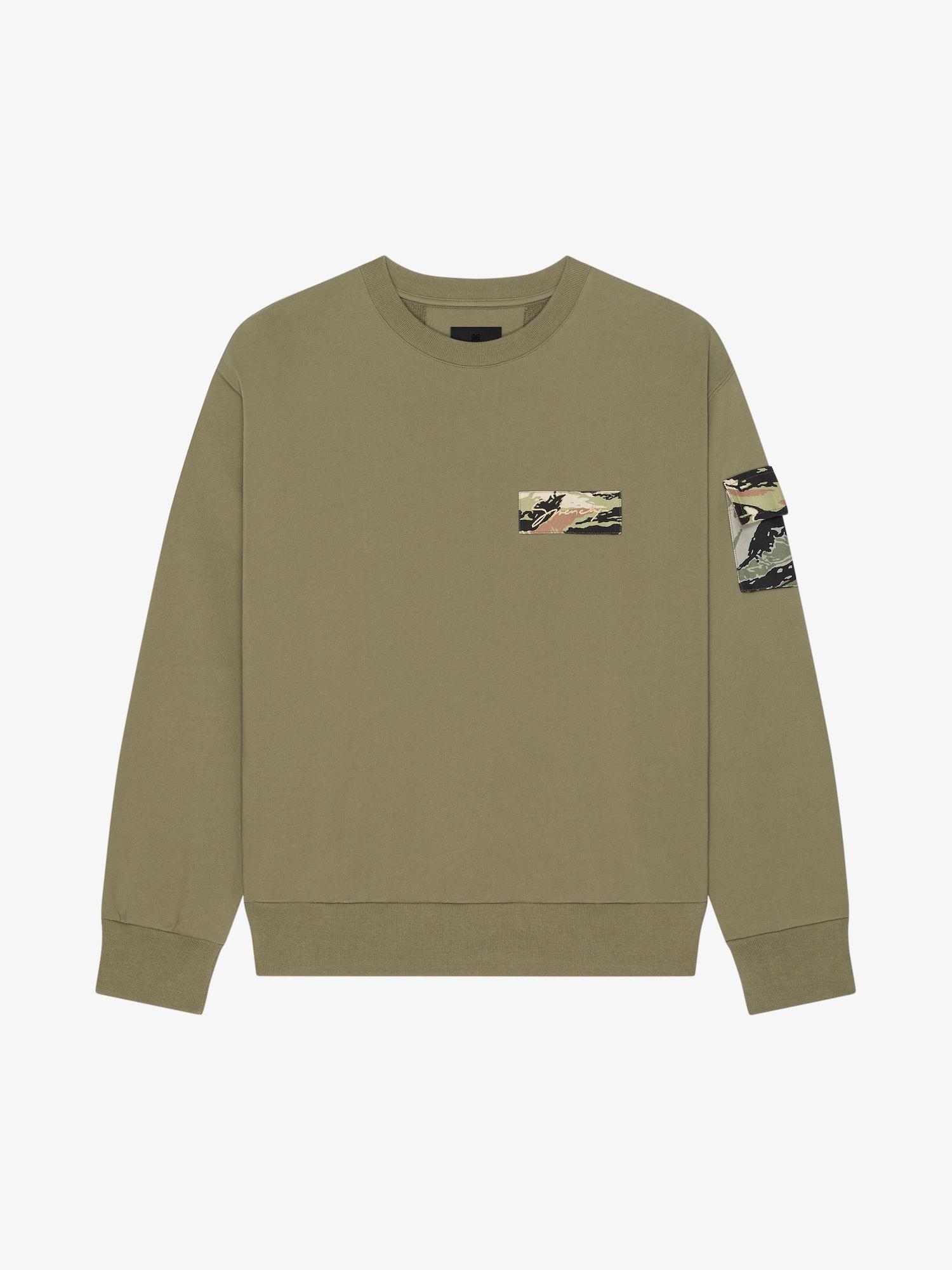 Sweatshirt in fleece with camo patches Product Image