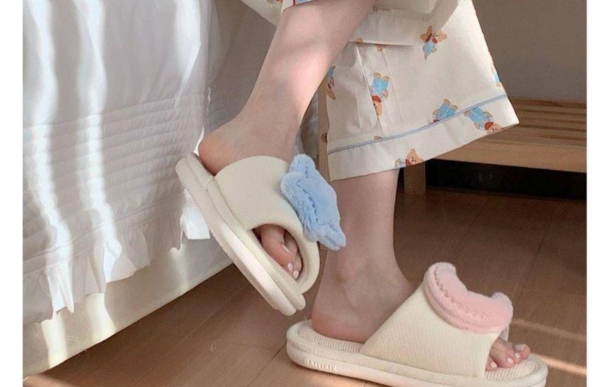 Applique Slippers Product Image