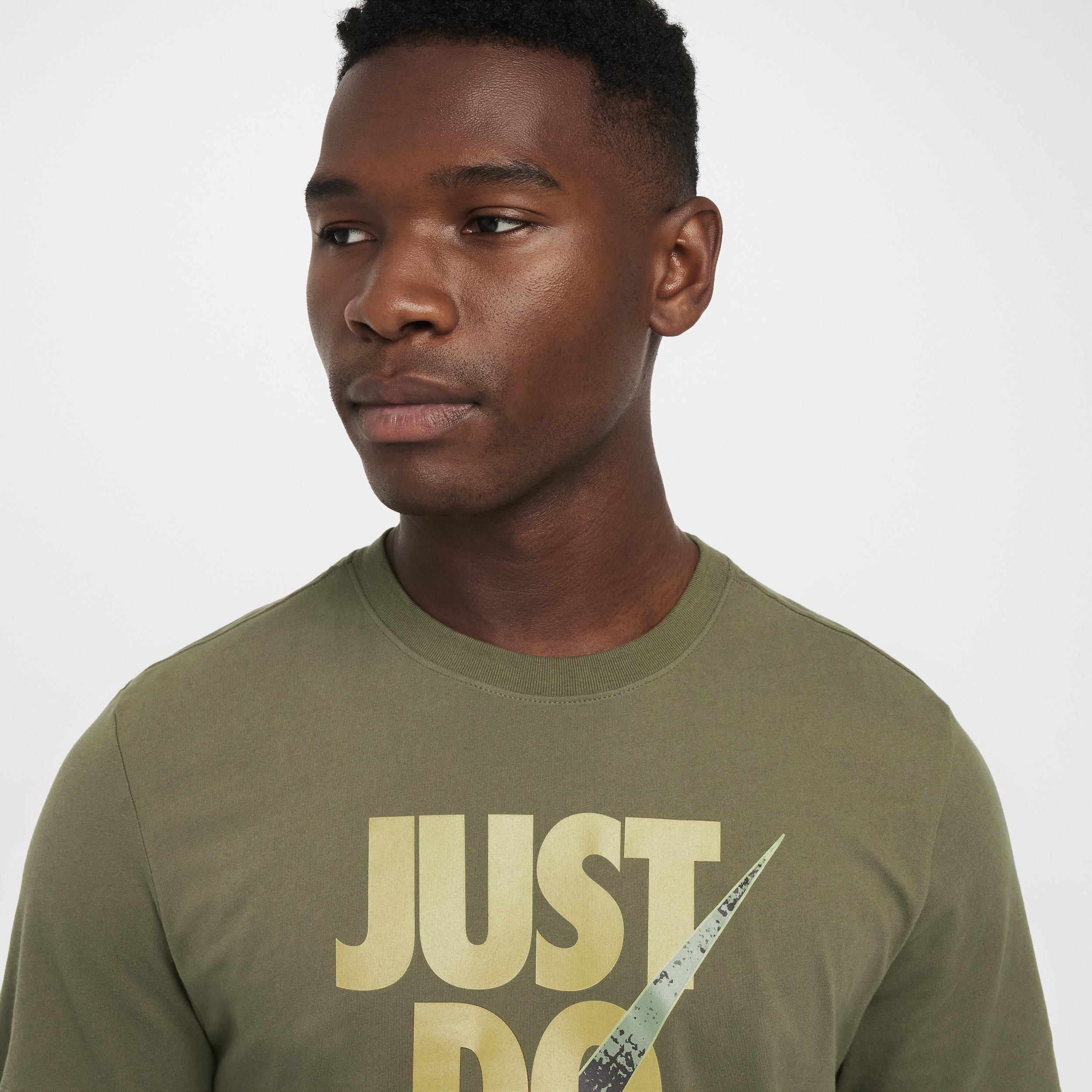 Nike Mens Dri-FIT Short-Sleeve Fitness T-Shirt Product Image