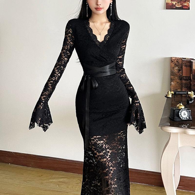 Long-Sleeve V-Neck Lace Maxi Sheath Dress Product Image
