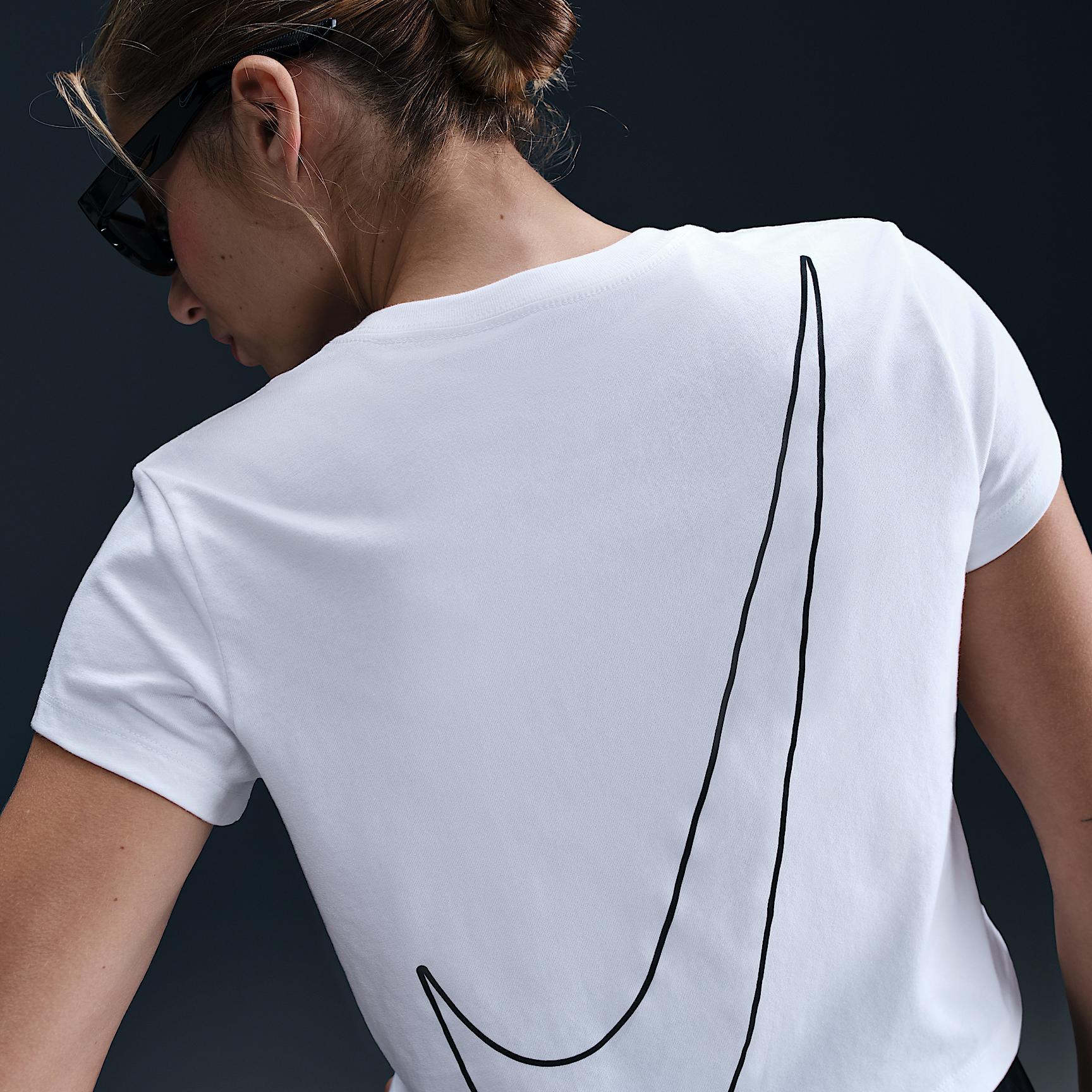Nike Sportswear Club Women's Short-Sleeve Cropped Graphic T-Shirt Product Image
