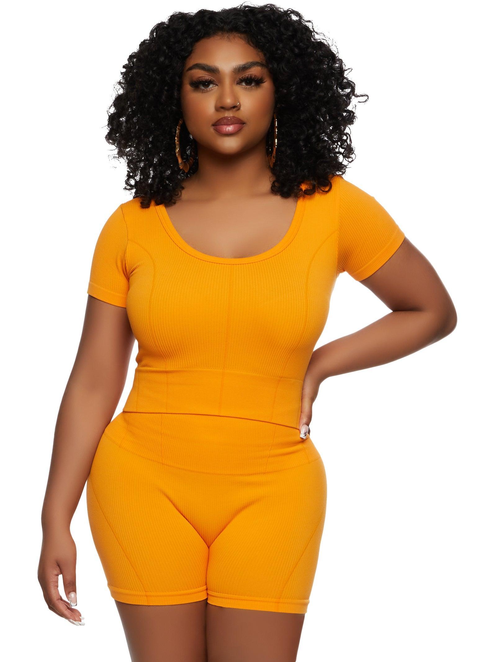 Womens Seamless Scoop Neck T Shirt and Shorts Product Image