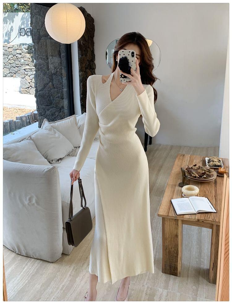 Long-Sleeve Halter V-Neck Plain Ruched Midi Sheath Knit Dress Product Image