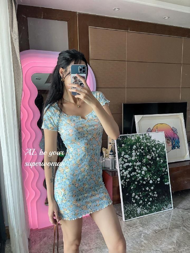 Short-Sleeve Notch Neck Floral Mini Bodycon Dress Product Image