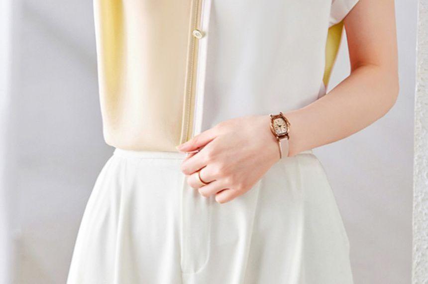 Short-Sleeve V-Neck Collared Two Tone Blouse Product Image