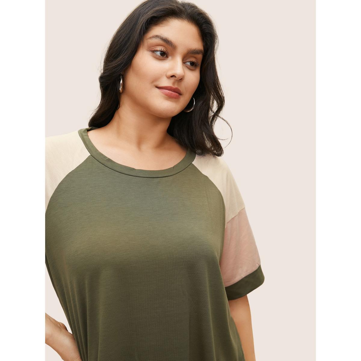 Plus Size Colorblock Contrast Crew Neck Raglan Sleeve T-shirt ArmyGreen Women Casual Contrast Colorblock Everyday T-shirts BloomChic 14-16/1X Product Image