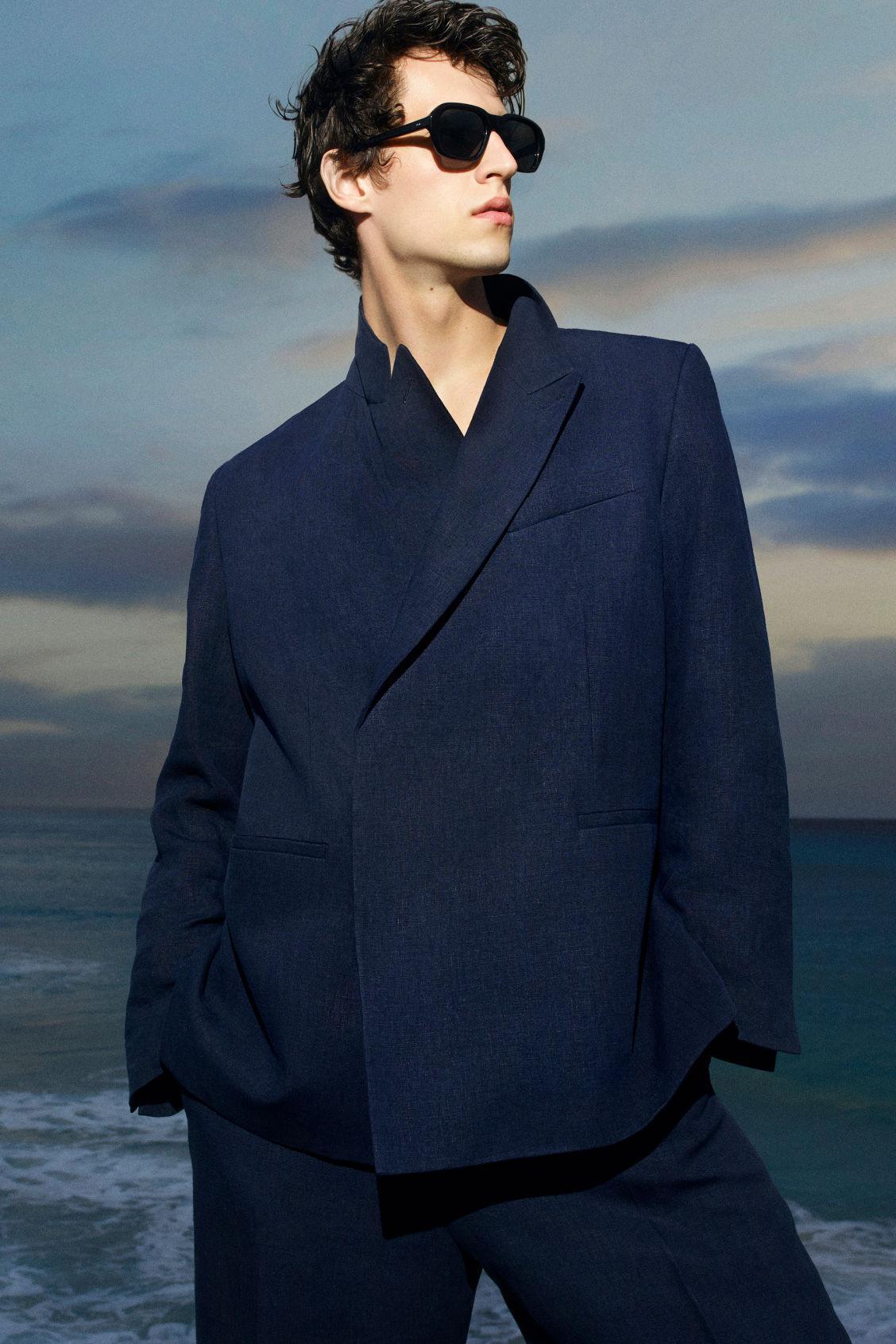 RELAXED DOUBLE-BREASTED LINEN BLAZER Product Image