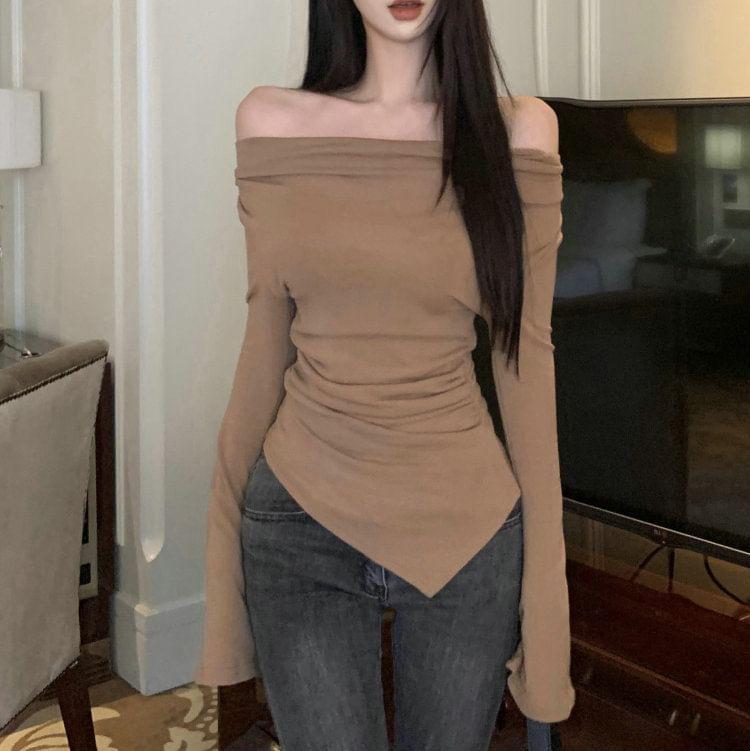 Long-Sleeve Off-Shoulder Plain Asymmetrical Ruched Slim Fit Tee Product Image