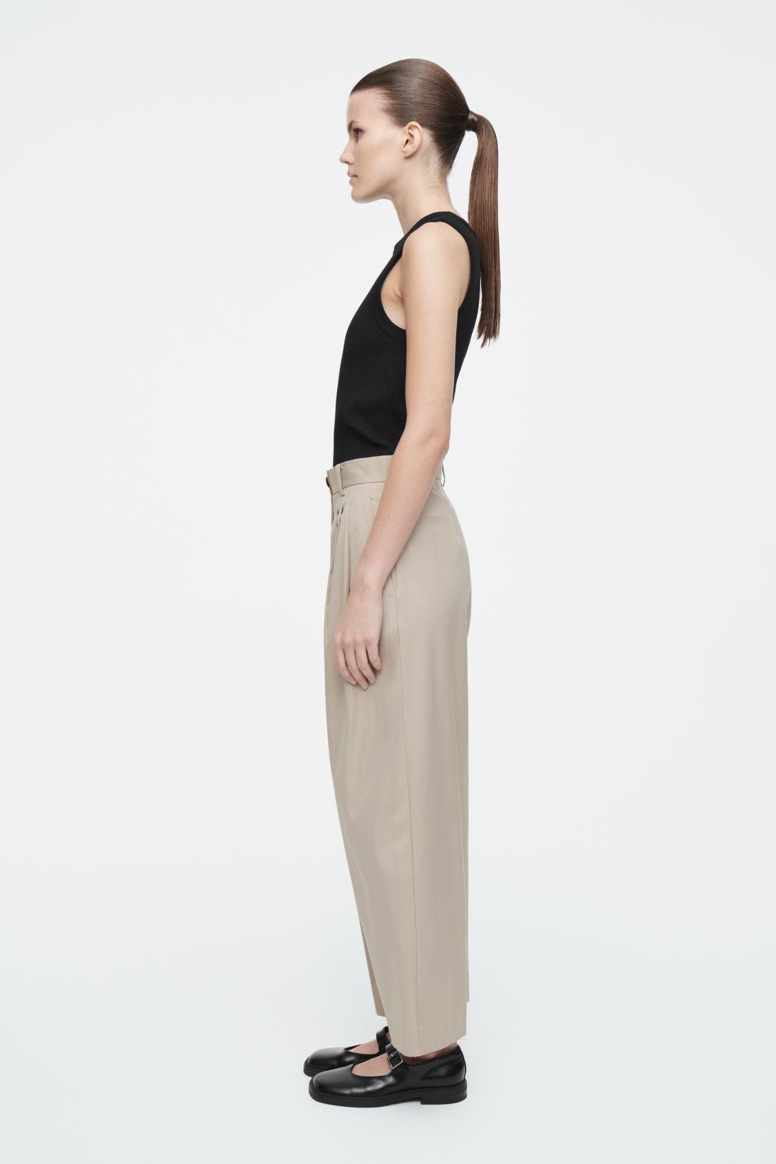 PLEATED BARREL-LEG COTTON PANTS Product Image