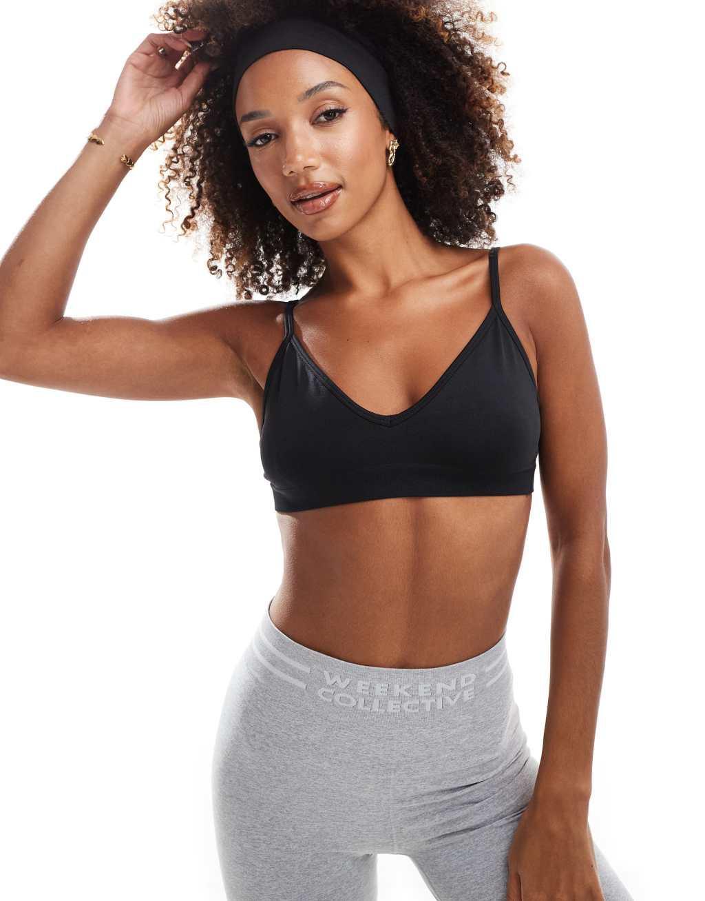 4505 Icon seamless active intimate light support sports bra in black  Product Image