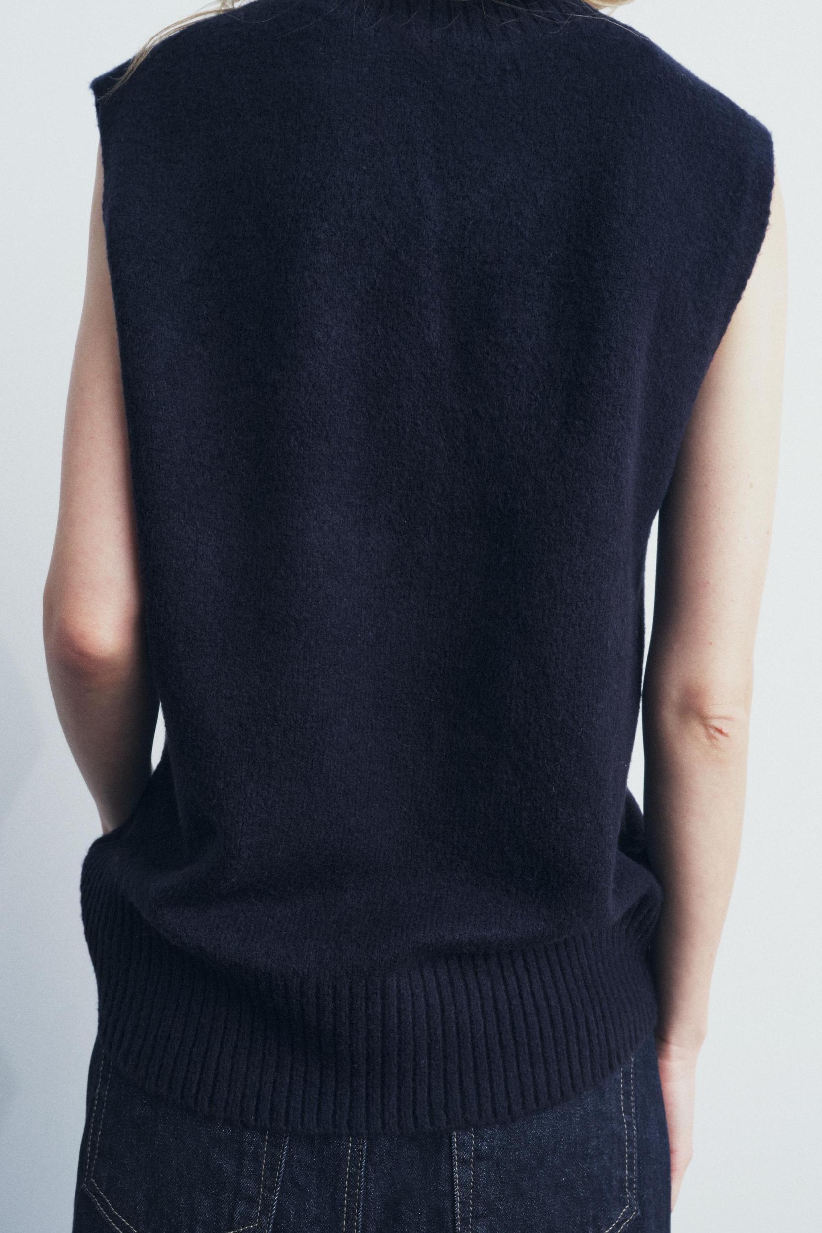 SMOOTH KNIT VEST TOP Product Image