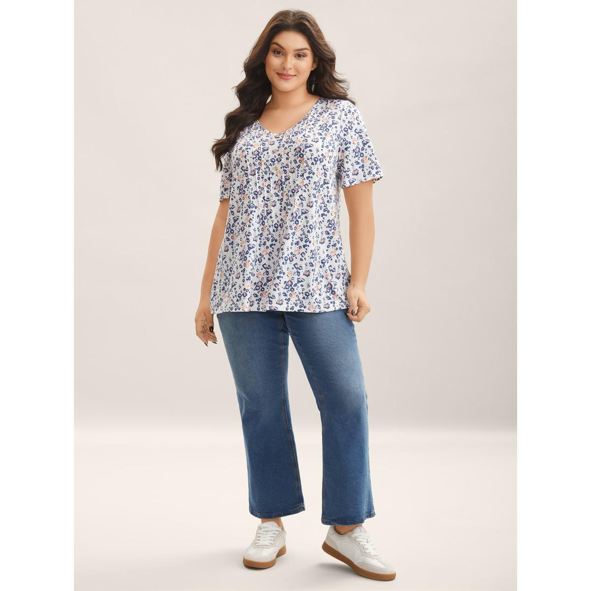 Plus Size Floral Print Plicated Detail T-Shirt WhiteSmoke Women Casual Tucked seam Natural Flowers V-neck Everyday-Casual T-shirts BloomChic 10/M Product Image