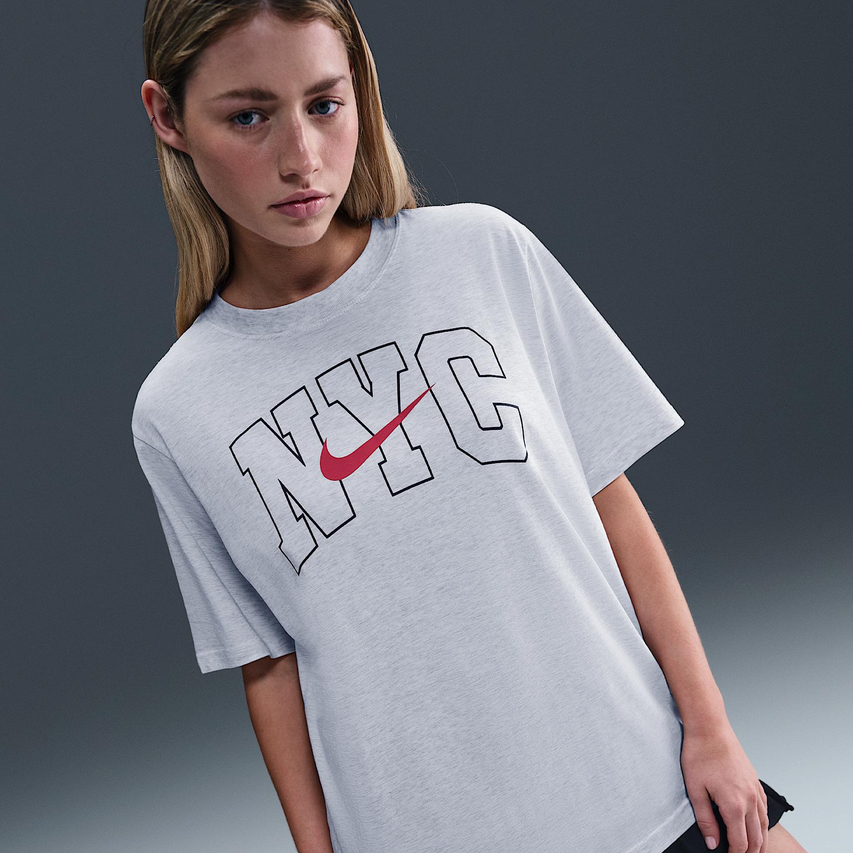 Nike Sportswear Essential Women's Graphic T-Shirt Product Image