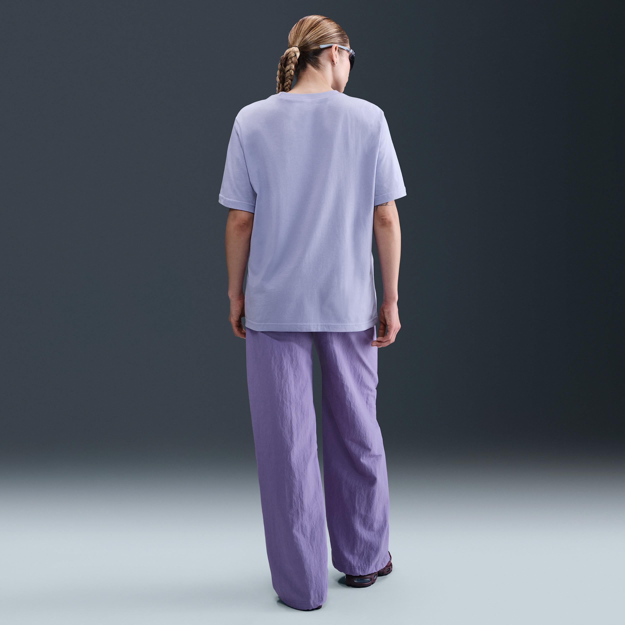Nike Sportswear Essential Women's Graphic T-Shirt Product Image
