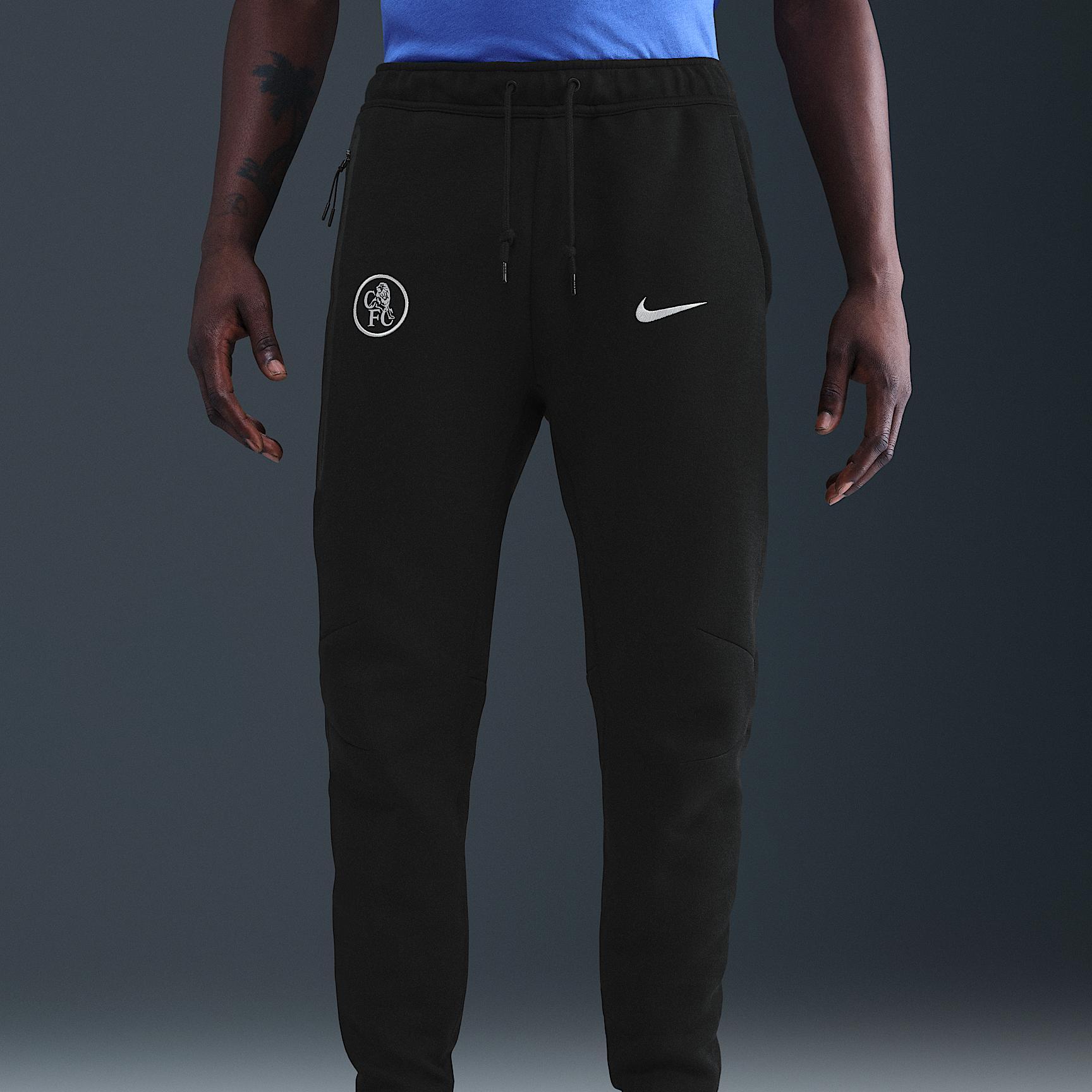 Chelsea FC Tech Men's Nike Total 90 Soccer Fleece Joggers Product Image