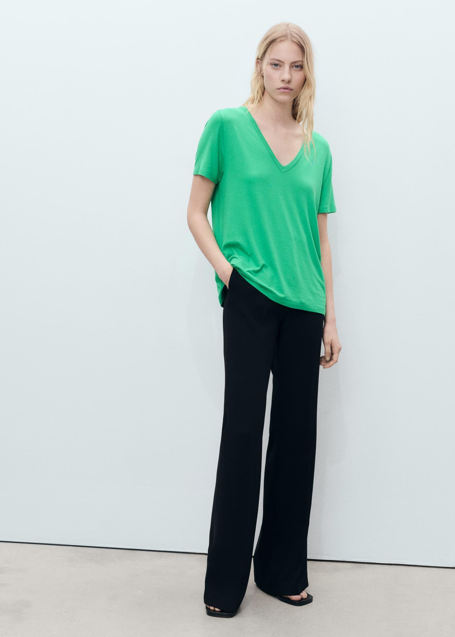 V-neck T-shirt - Women | MANGO USA Product Image