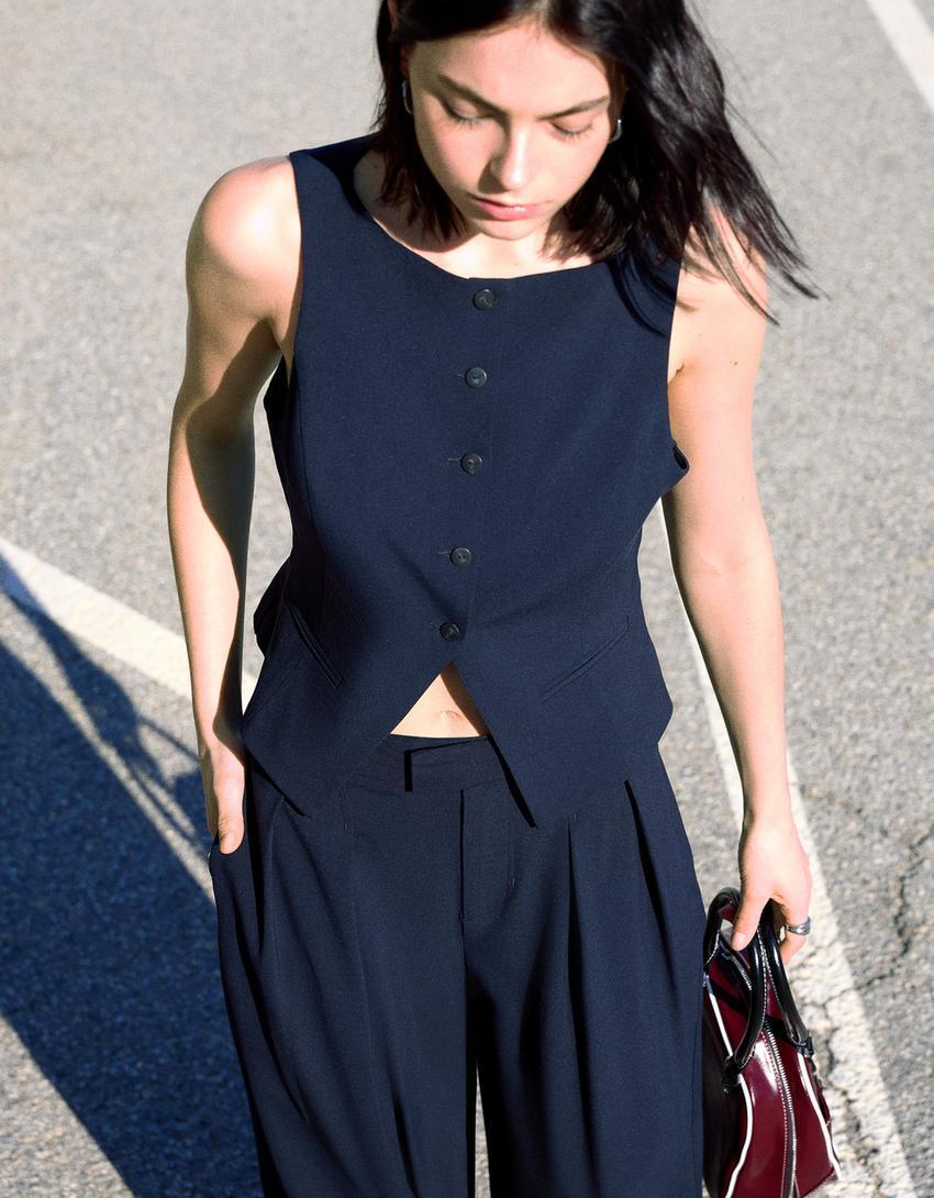 Fitted vest Product Image