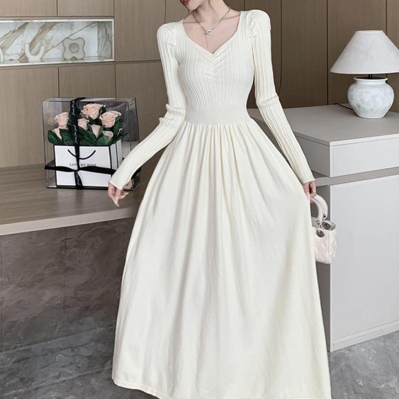Long-Sleeve V-Neck Ribbed Midi A-Line Knit Dress Product Image