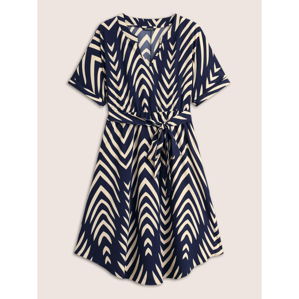 Plus Size Geometric Belted Dolman Sleeve Curved Hem Dress Navy Women At the Office Flat collar with V-notch Short sleeve Curvy BloomChic 26/4X Product Image