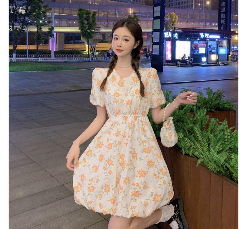 Set: Short-Sleeve Floral Dress + Crossbody Bag Product Image