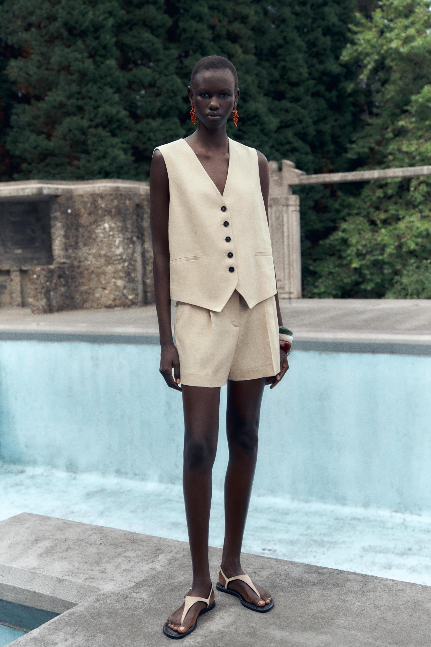 HIGH-WAISTED LINEN SHORTS Product Image