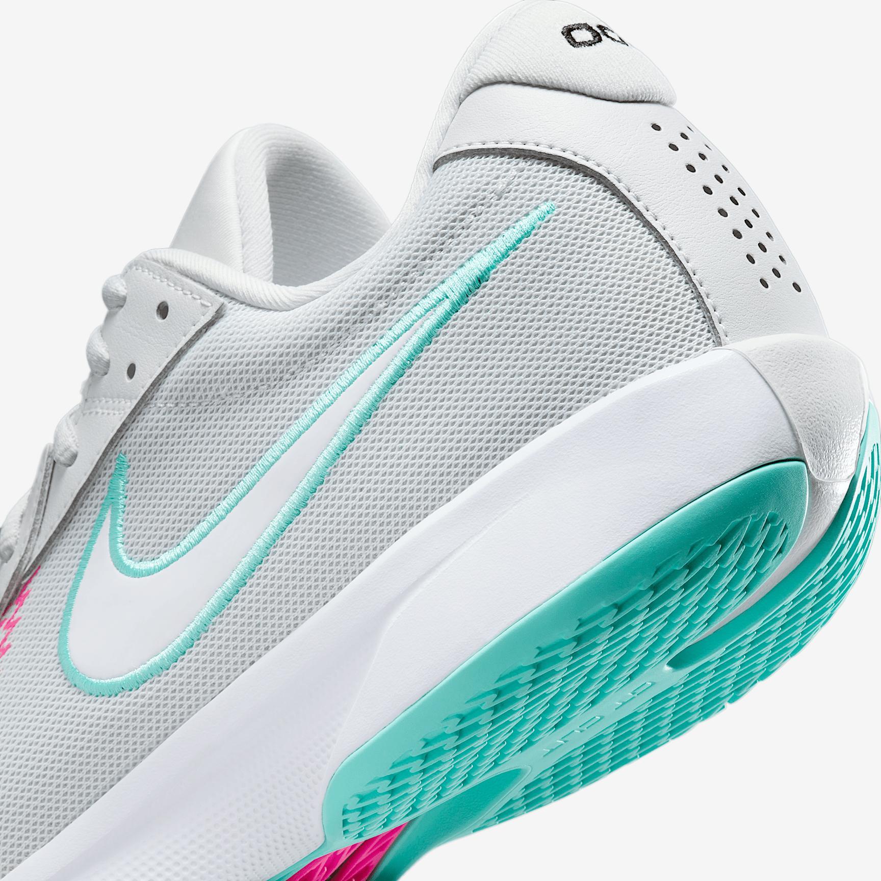 Nike Men's G.T. Cut Academy Basketball Shoes Product Image