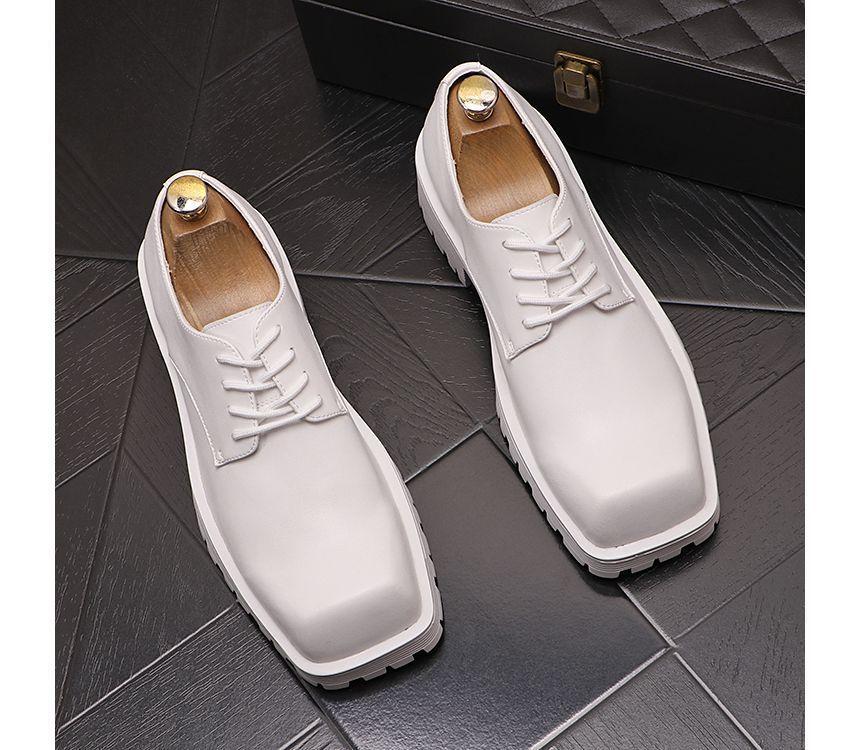 Square-Toe Lace-Up Shoes Product Image