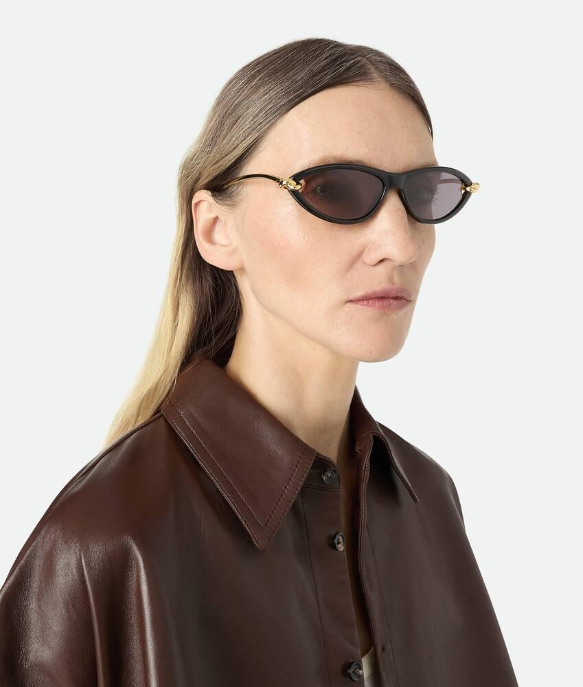 Knot Cat Eye Sunglasses in Black/gold/grey Product Image