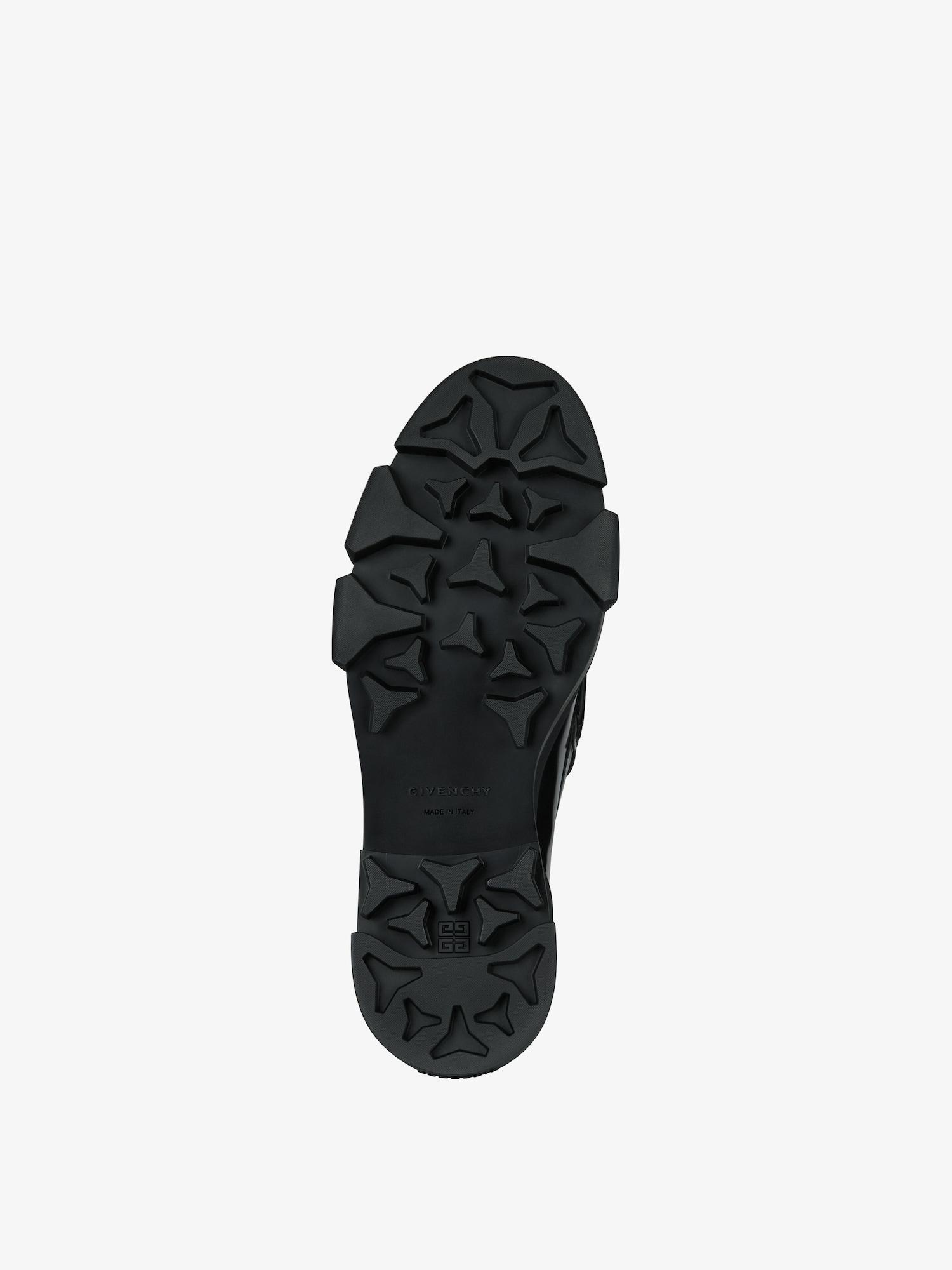 Derbies in leather Product Image