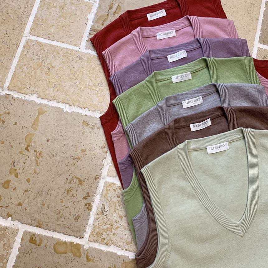 V-Neck Sleeveless Knitted Vest Product Image