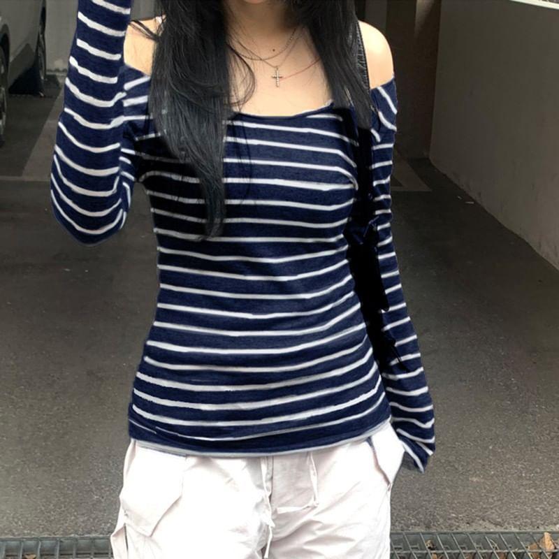 Long-Sleeve Scoop Neck Striped T-Shirt Product Image