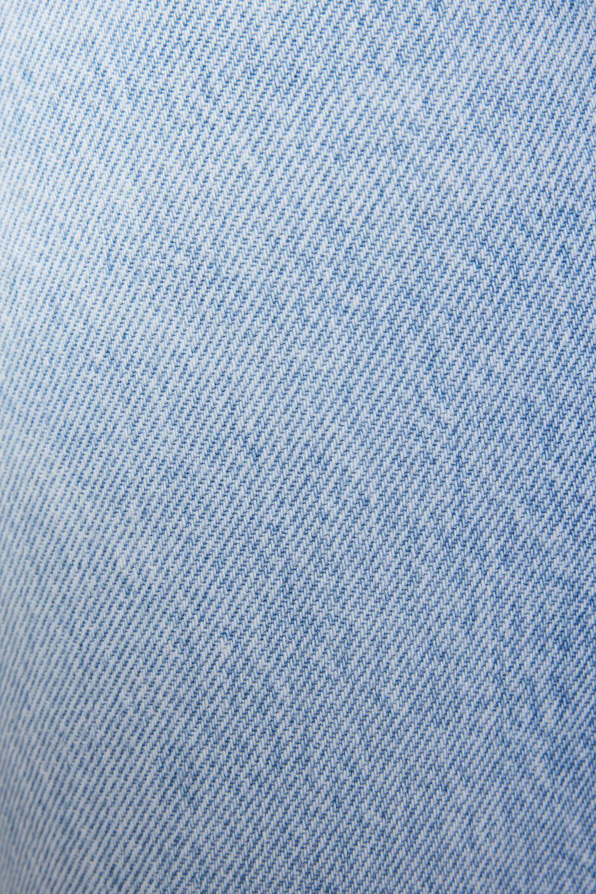 '90s Straight Jean Product Image