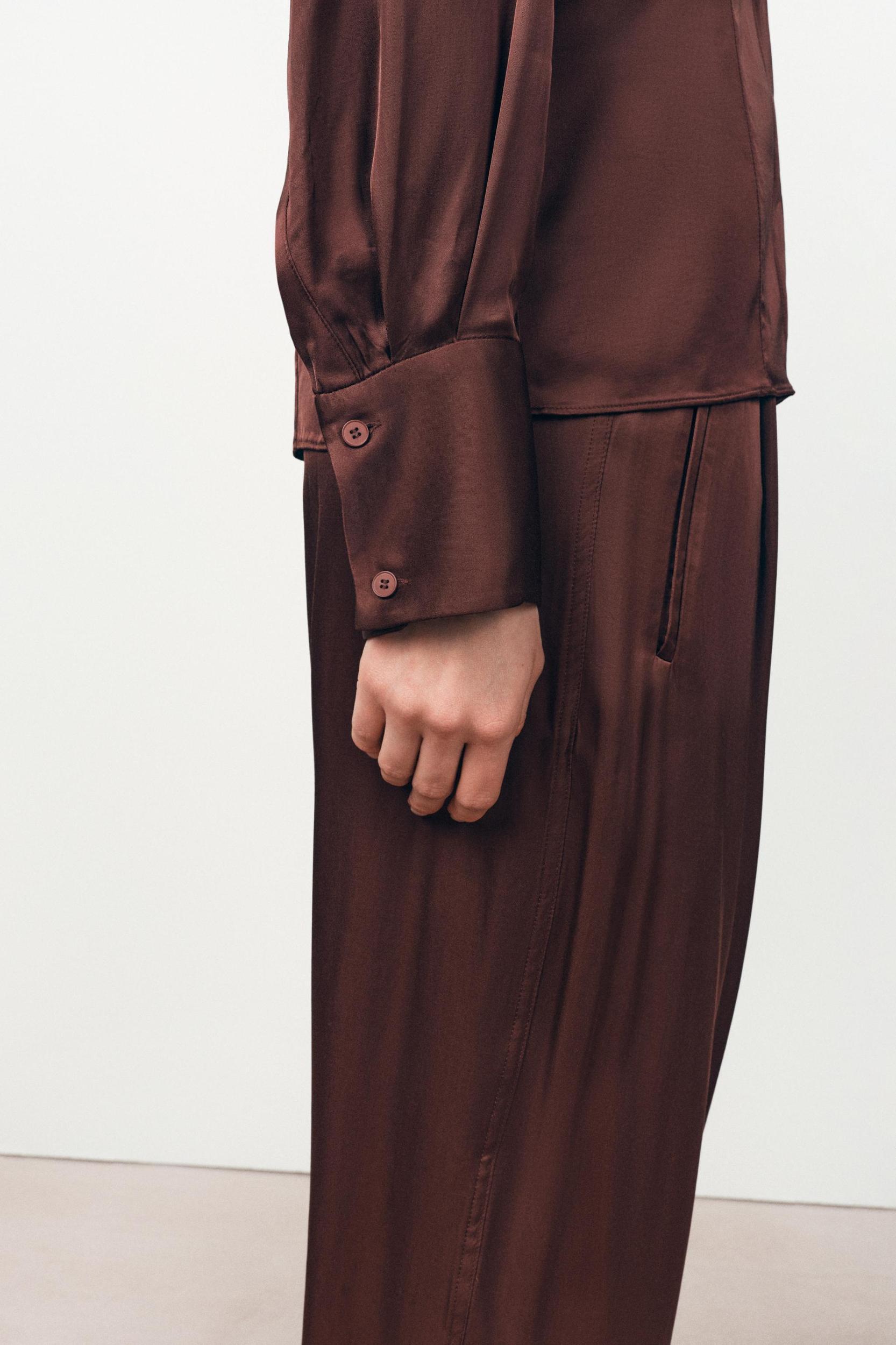 FLOWY SATIN PLEATED PANTS Product Image