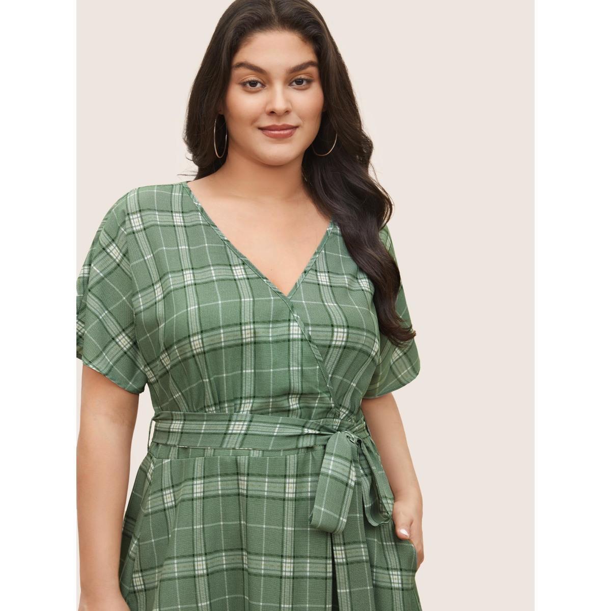 Plus Size Plaid Surplice Neck Pocket Curved Hem Dress Green Women Casual Non Overlap Collar Short sleeve Curvy Midi Dress BloomChic 14-16/1X Product Image