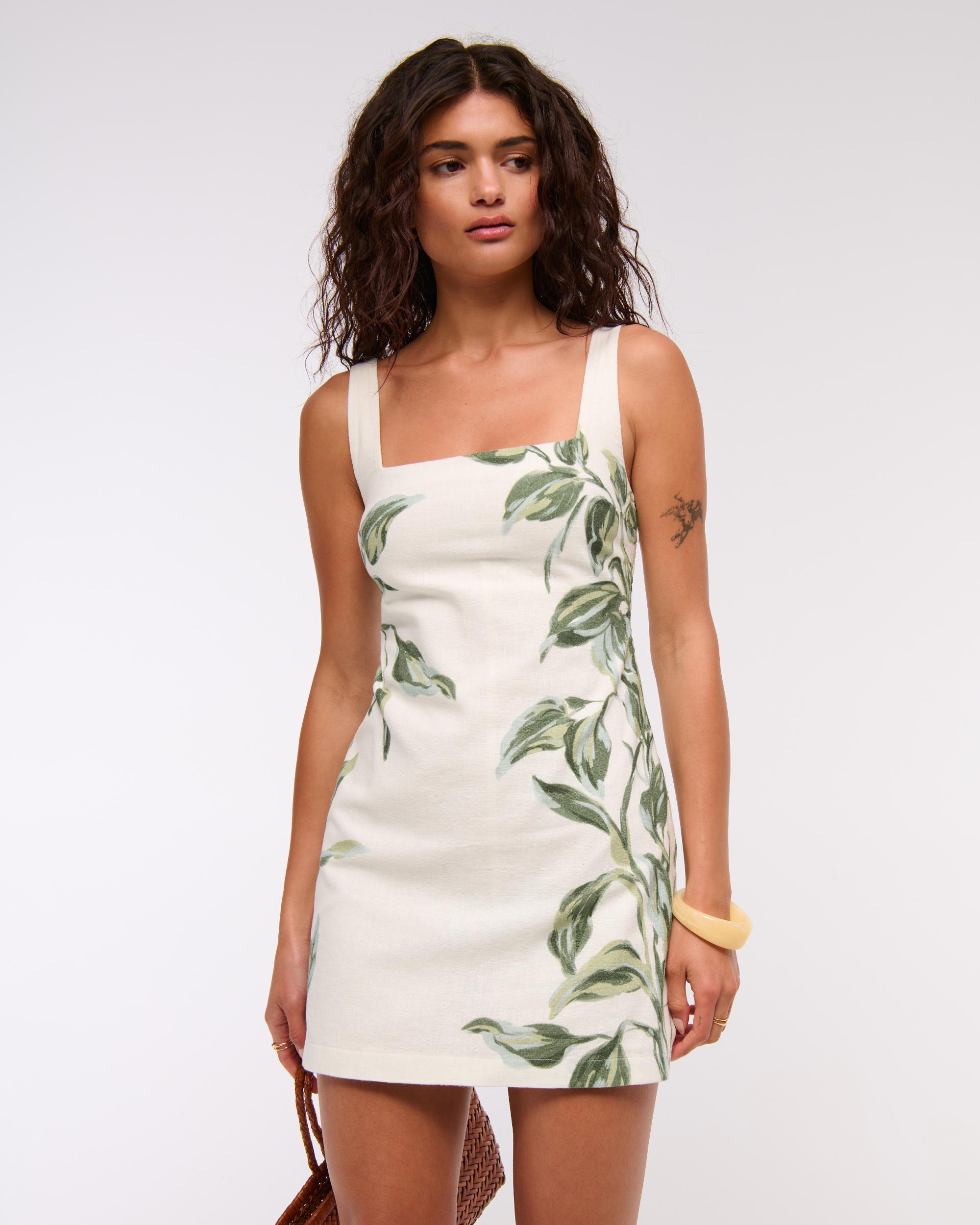 The A&F Scarlett Squareneck Linen-Blend Skort Product Image