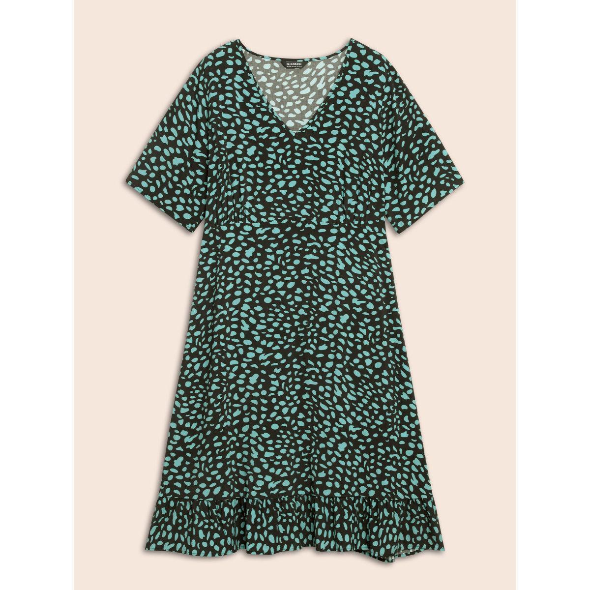 Plus Size Geometric Print Ruffle Hem Pocket Dress Black Women At the Office Gathered V-neck Half Sleeve Curvy BloomChic 12/L Product Image