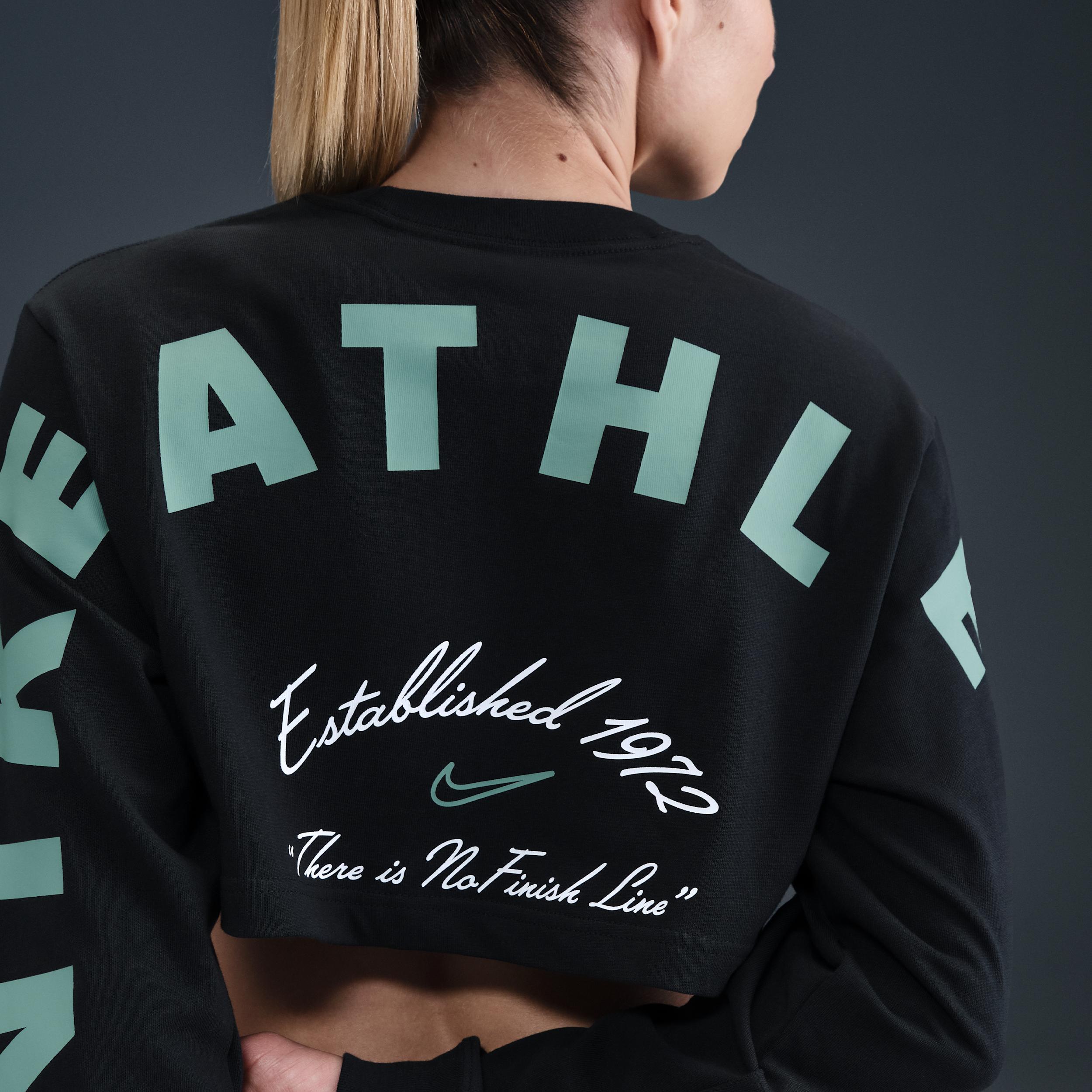 Women's Nike Sportswear Oversized Long-Sleeve Cropped Graphic T-Shirt Product Image