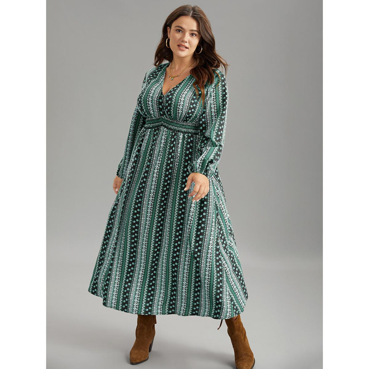 Plus Size Bandana Print Wrap Shirred Dress Emerald Women Resort Elastic cuffs V-neck Long Sleeve Curvy Midi Dress BloomChic 10/M Product Image