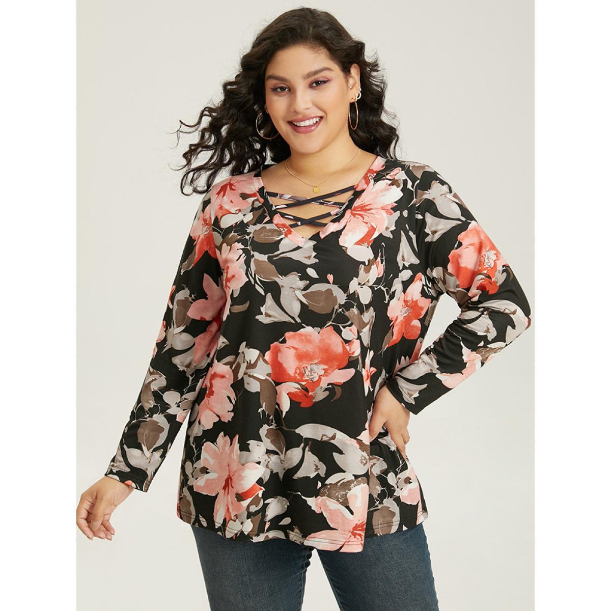Plus Size Floral Print Crisscross V Neck T-shirt Black Women Casual Printed Floral V-neck Dailywear T-shirts BloomChic 28/5X Product Image